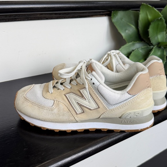 New Balance 584 women’s 8.5 neutral sneaker gym shoes - Picture 6 of 8